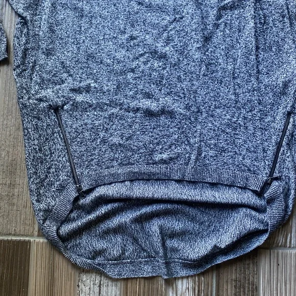 🎁Express Charcoal Knit Sweater - Picture 2 of 4